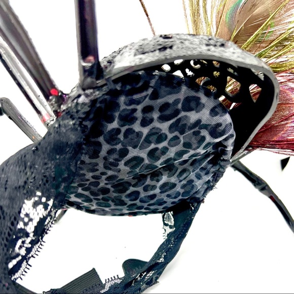 Glitz & Glam Black Spider Hat w/ Lace Wrap - Picture 6 of 13